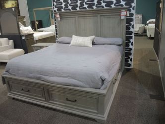 Davis Home Lansing King Storage Bed - Weathered Gray, Massive Discount Off Retail, Floor Sample