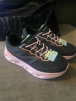 Girl size 2 tennis shoes
