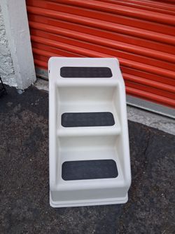 Foldup pet stairs for small dogs Pickup 3-8:30 pm rainbow/charleston cash only