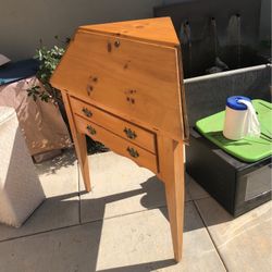 Cute Vintage Corner desk