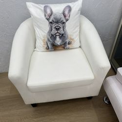 Modern White Accent Chair / Silla Moderna Blanca