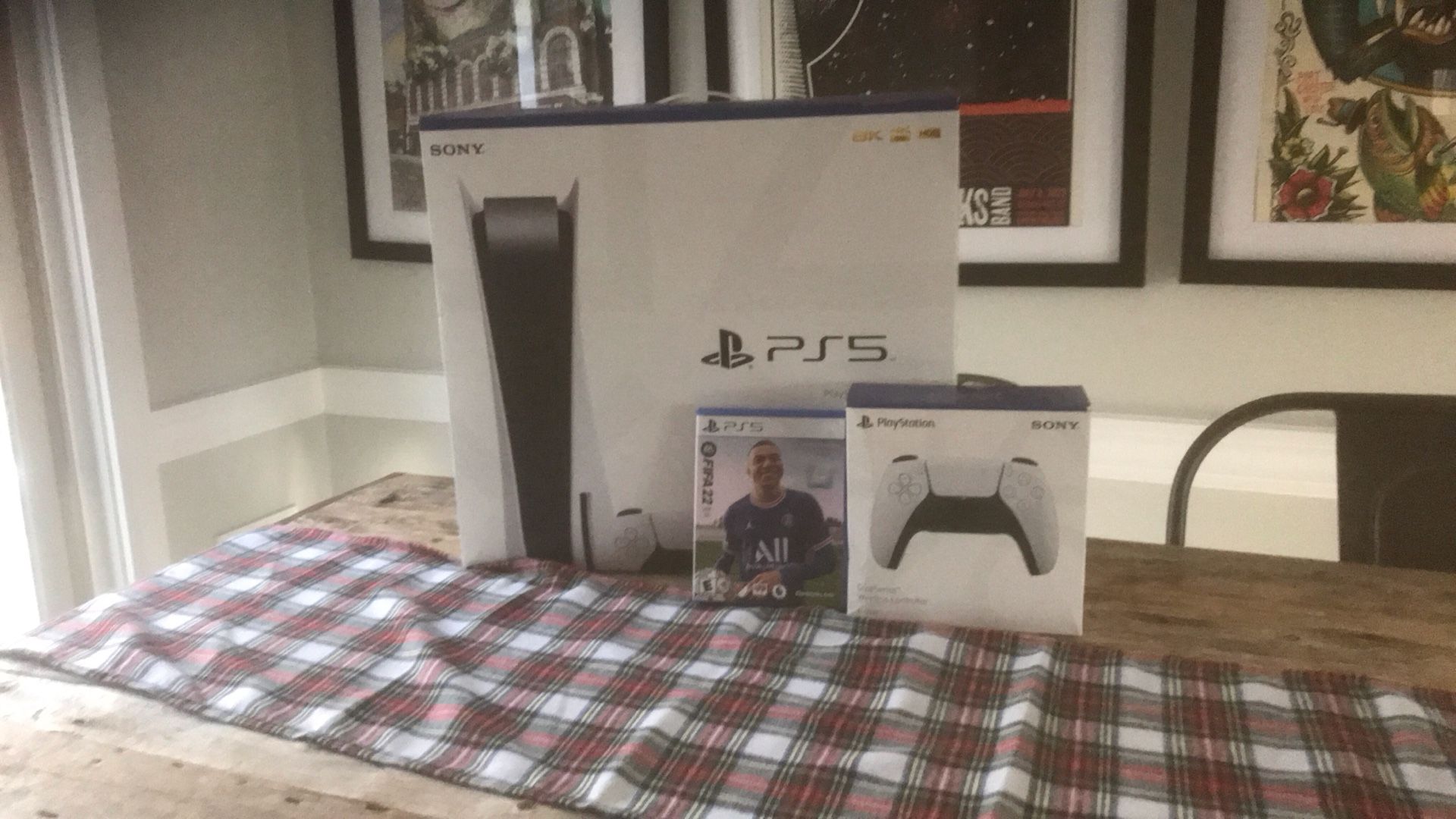 PS5 (disc Addition) - Sony + DuelSense Wireless controller+ FIFA 22