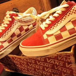 VANS , Authentic, OLD SKOOL, US Men 7.5 US Women 9.0 Red And White Checkered.