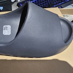 Yeezy slide size 9