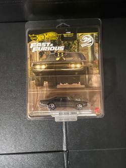 Hot Wheels Premium Fast & Furious 1970 Dodge Charger chase
