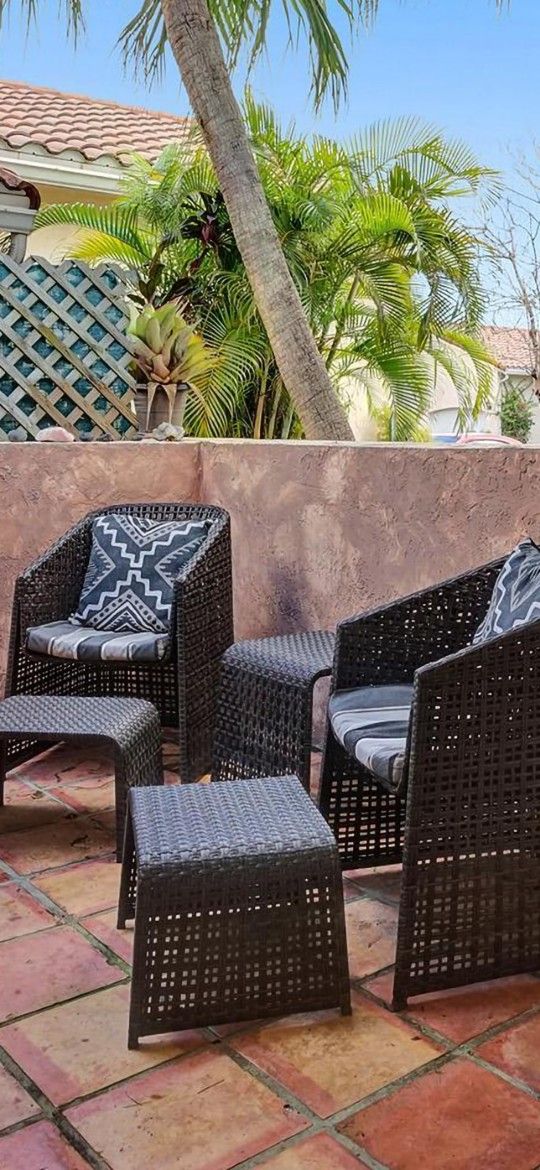 Patio Set Italy Design District Paid $2000. $250 Takes It Asap Aventura No Elevator Zelle Cash Moving Hurry