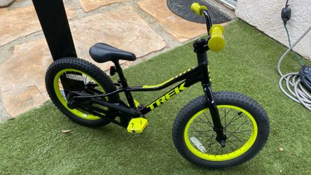 Trek Precaliber 16 Kids Bike (Comes w/Training Wheels)