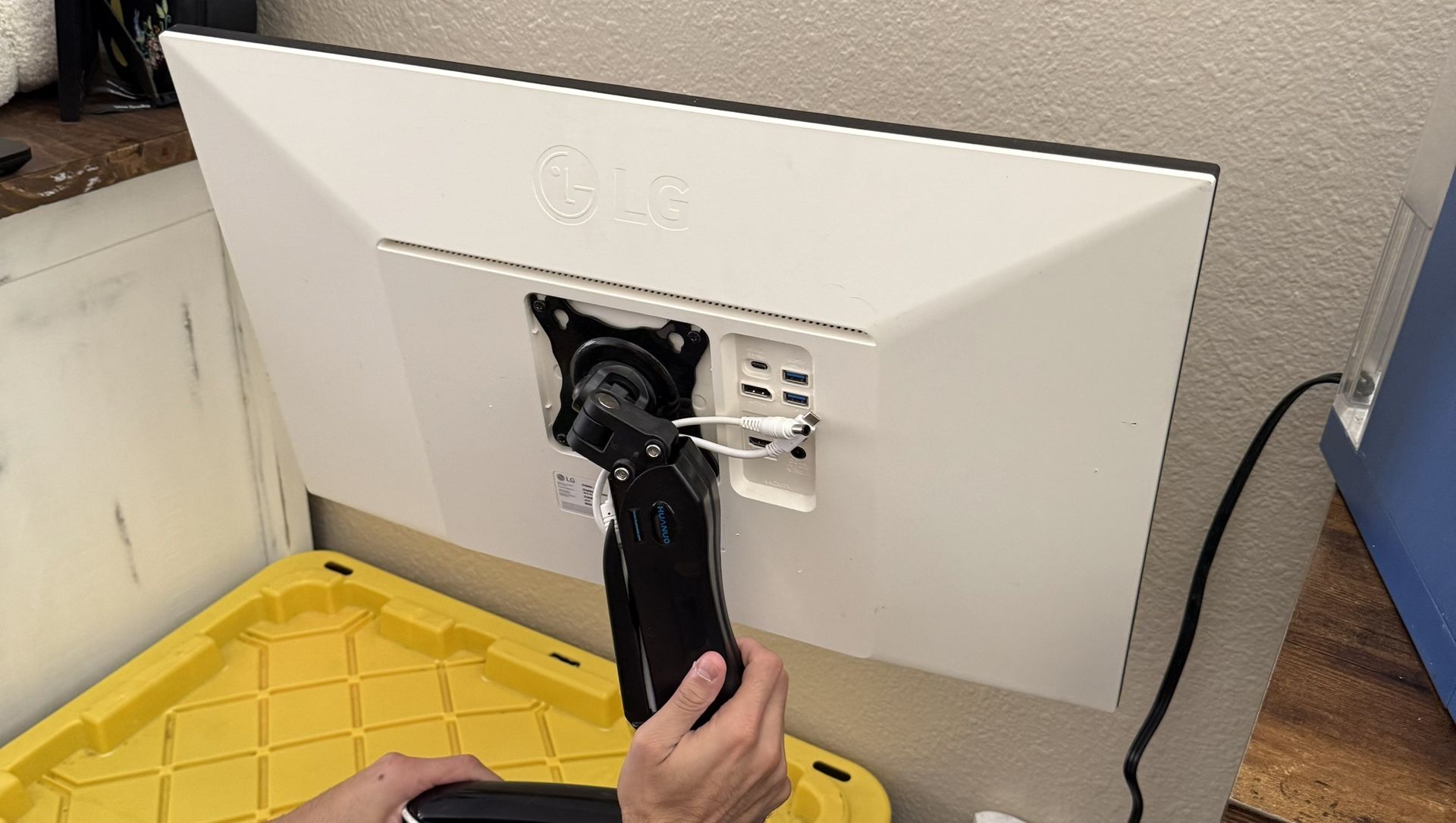 LG 27UK850-W 27" 4K UHD IPS Monitor with HDR10 with USB Type-C Connectivity and FreeSync, White