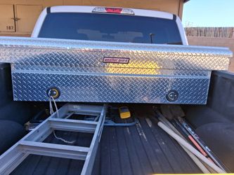 Truck tool box