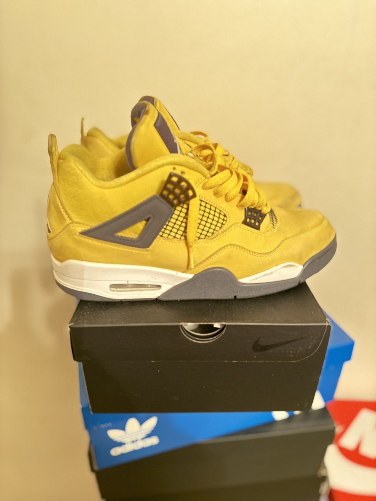 Air Jordan Retro 4 Lightning