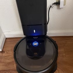 iRobot Roomba i7 Wi-Fi Connected Robotic Vacuum Cleaner