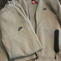 Nike Tech Fleece