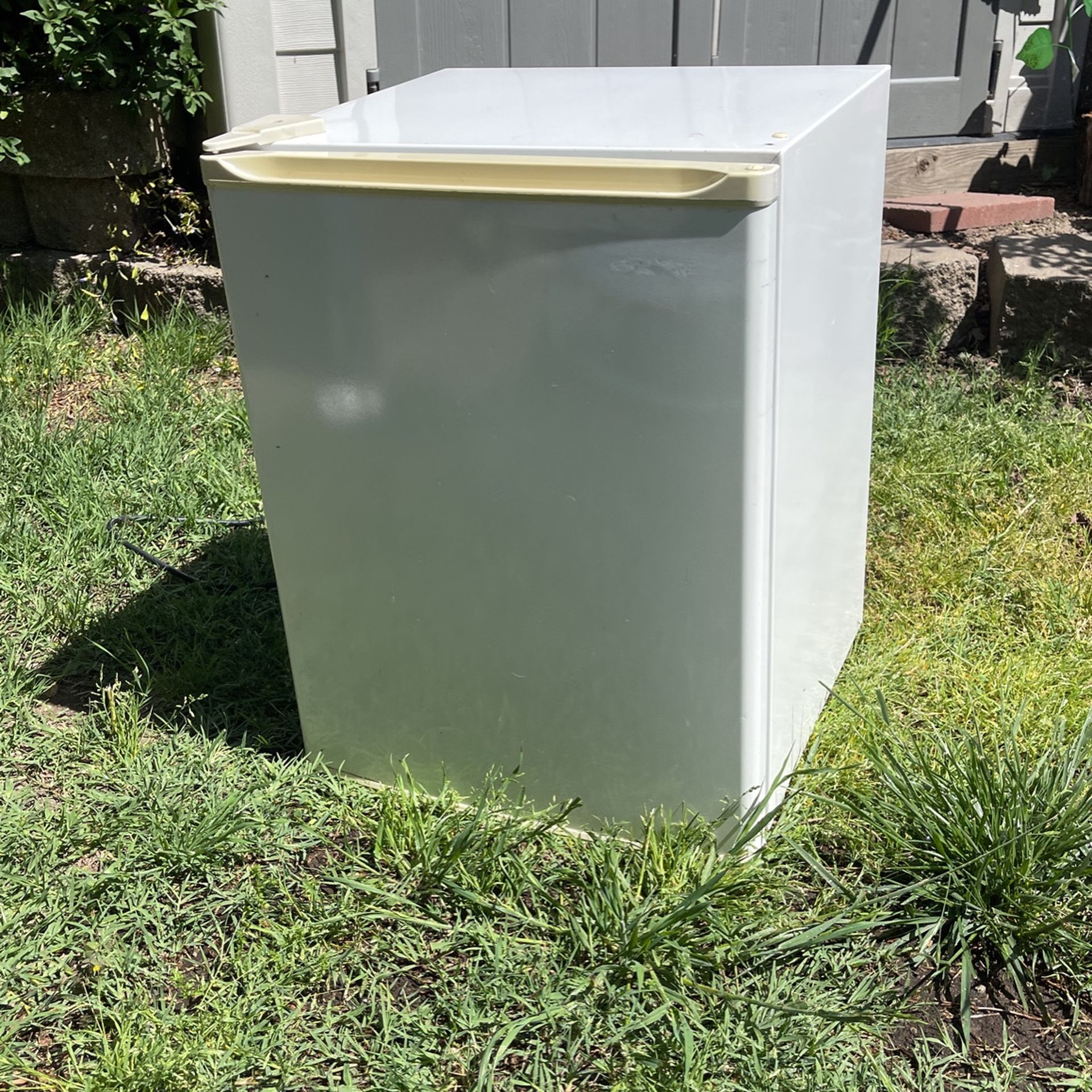 Kenmore Mini Fridge, White, 24” Tall By 181/2” Wide