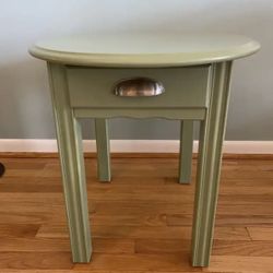 End Table/Nightstand