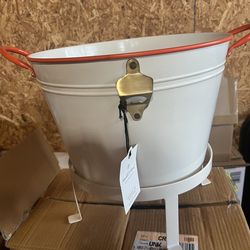 Beverage tub with stand