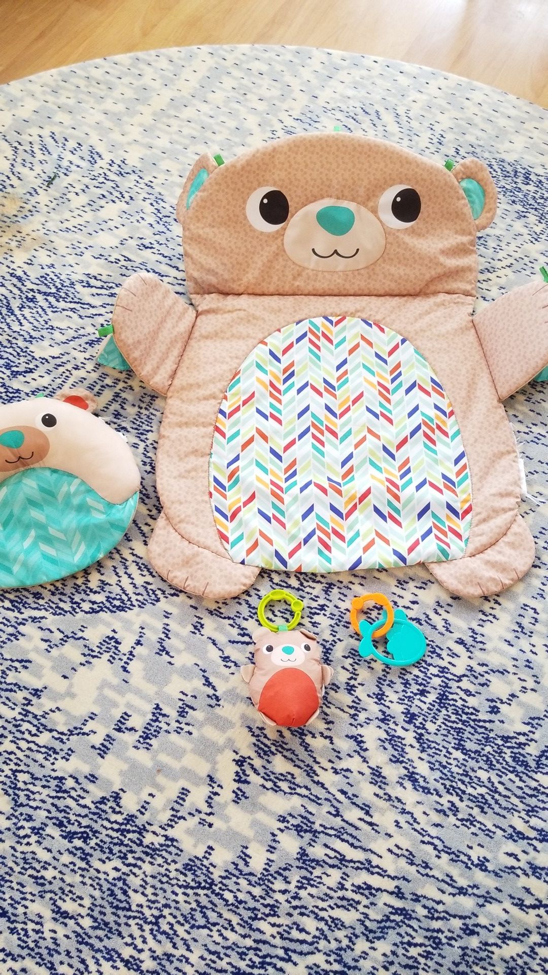 Bright Starts tummytime mat w toys