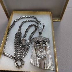 14k white gold plated 6mm cuban link chain and iced out Jesus pendant