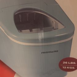 Frigidaire portable icemaker – vintage blue