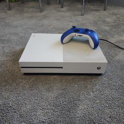 Xbox One Console And Controller 