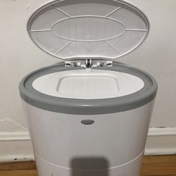 Diaper Pail with one refill included 