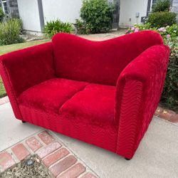 Red Velvet Love Seat - Awesome Looking