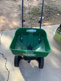 Scotts Turf Builder EdgeGuard Mini Broadcast Spreader