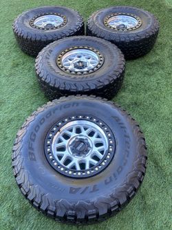 Ford f150 new KMC rims and 37x12:50/17 tires