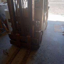 Forklift 
