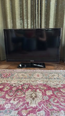 Samsung With Swivel Base 45” $25 OBO