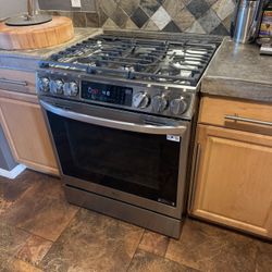 Like New 30 In Slide In Duel Fuel Range