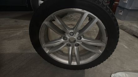 Set a four Bridgestone Winter wheels plus tires for Tesla 19 inch new