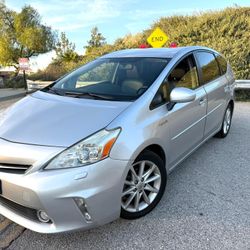 2013 Toyota Prius v Five