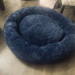 Large. Plush  Dog Bed.  