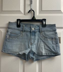 Brand new Juniors low rise slouchy denim shorts sizes 10 $6.00 each