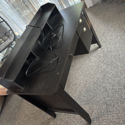 Gaming/office Desk With Built In Charger