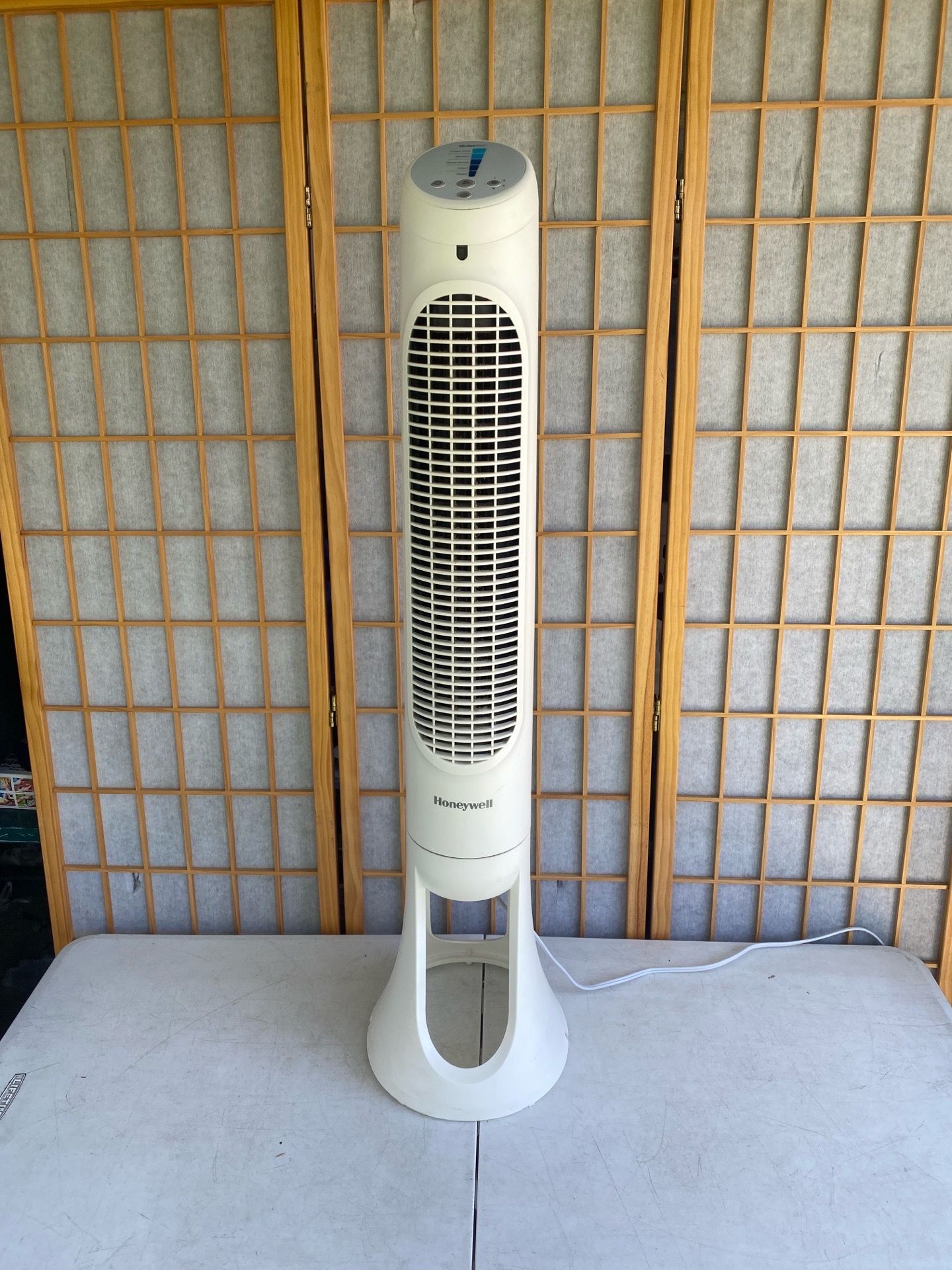 Gd. Cond. Honeywell 40” Oscillating Tower Fan