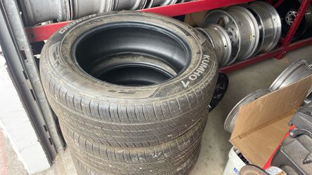 Kumho 235/60/18 Tire Set 95% Tread