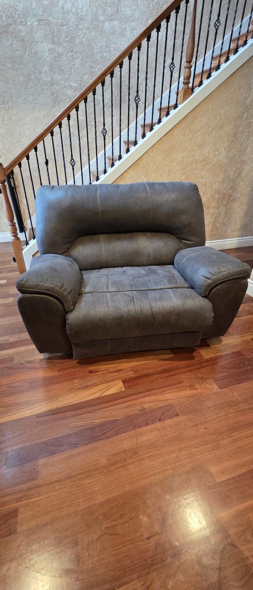 Gray 3 Piece Reclining Leather Couch Set With 2 Reclining Couches And A Recliner