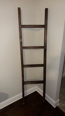 Rustic Wood Blanket Ladder
