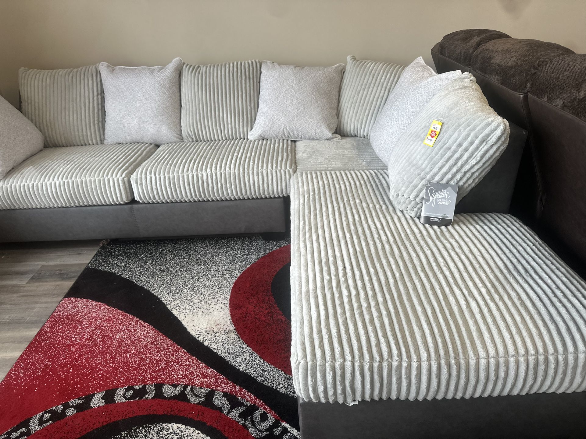 NEW SECTIONAL SOFA ASHLEY FURNITURE