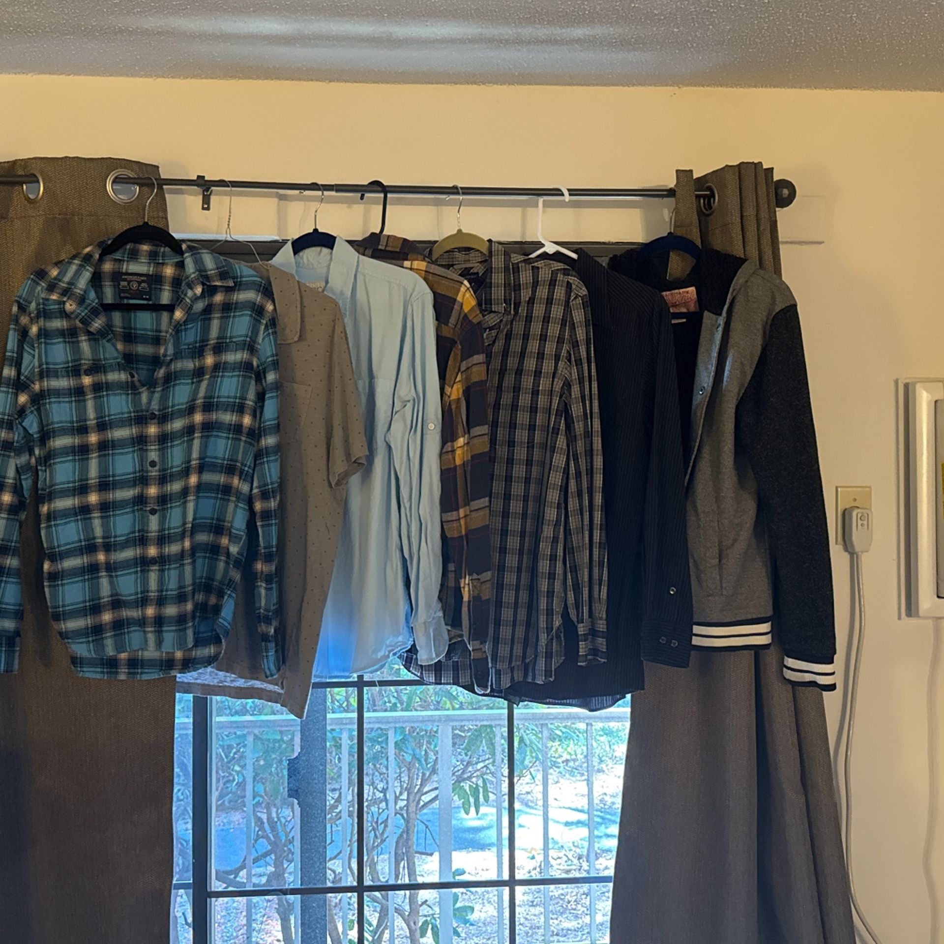 Men’s Medium Clothing Bundle 