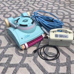 Dolphin Deluxe 4 Pool Cleaner