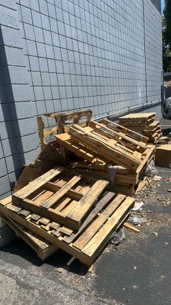 Pallets in Fresno free