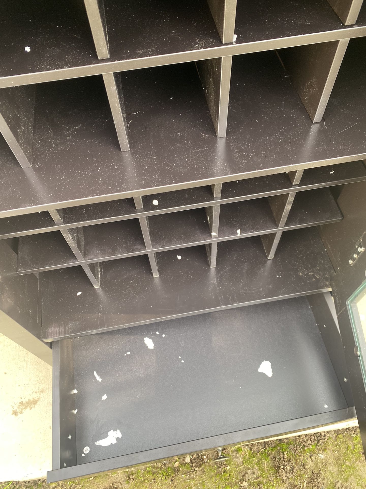 Classical Artistic Durable Sturdy Wooden Home Large Capacity 25 Bottles Wine Racks with Drawer Elegant Glass Door Racks HW55017 Business equipment