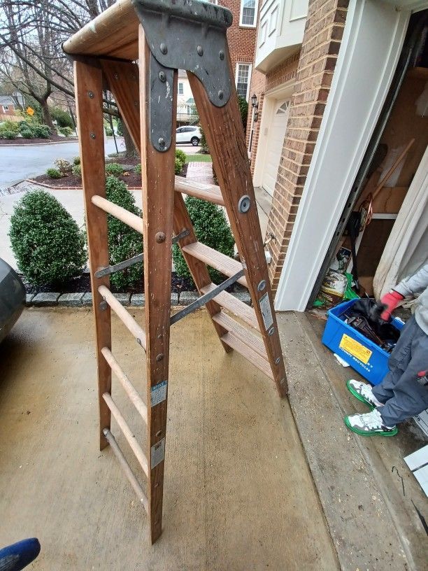6ft Wooden Ladder
