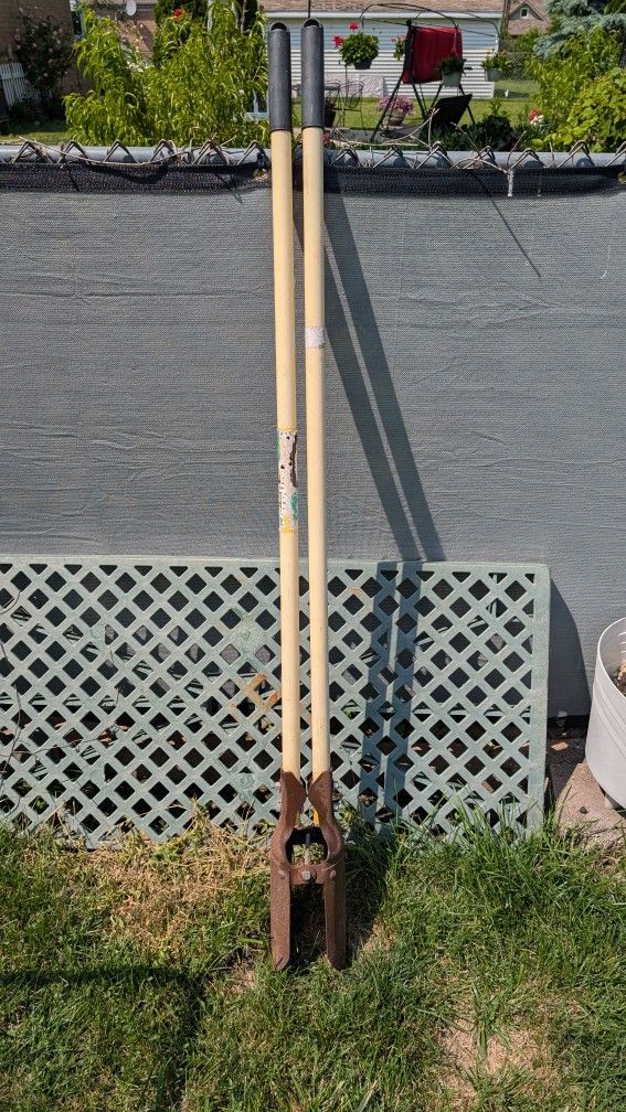 Post hole digger fiberglass handle