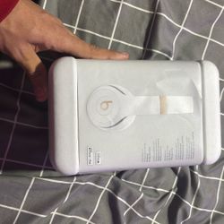 Beats Solo 4 White And Gold