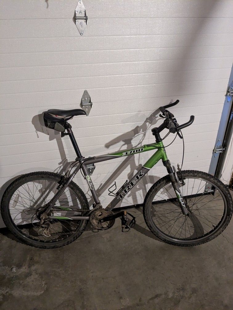 Trek 3700 Mountain Bike – 26” Wheels – 21 Speed – Alpha Aluminum Frame Bicycle