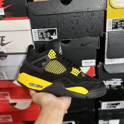 Jordan Thunder 4s size 9.5 USED