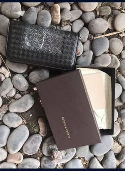 Bottega 👝Women’s Brand New Made Of Stingray Authentic. We Have The Receipt.